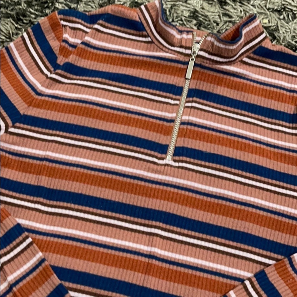Size S - Picture 2 of 2